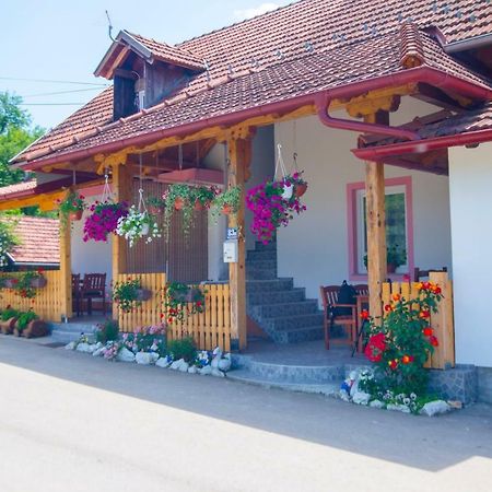 Guesthouse Ella Slunj Exterior photo