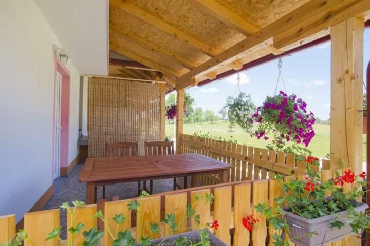 Guesthouse Ella Slunj Exterior photo